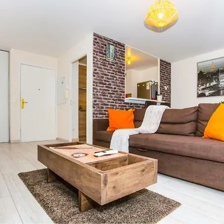 Apartament Chic With Bar In Paris