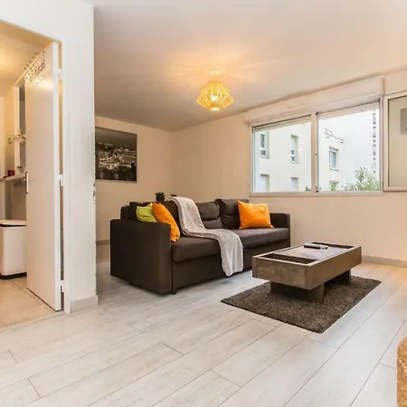 Apartament Chic With Bar In Paris